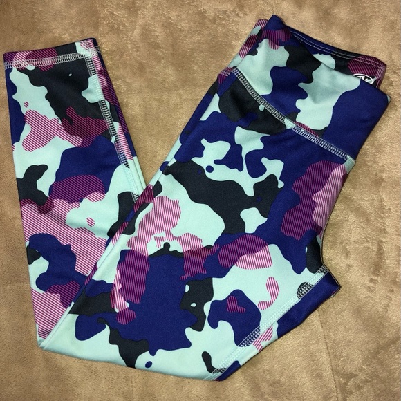 2 leggings. Girls size 6. Like new with no stains, tears, or rips. - Picture 3 of 9
